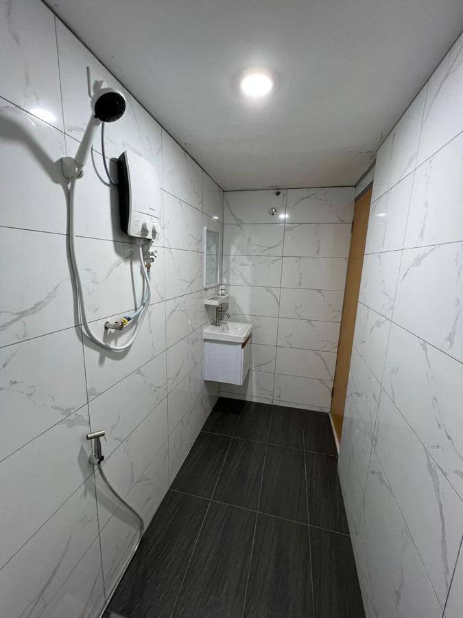 קואלה קנגסאר Homestay Suria מראה חיצוני תמונה